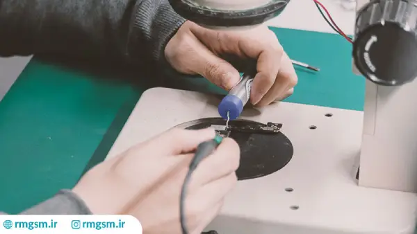 1700682702 253 تهدیدها و نکات ایمنی تعمیرات موبایل.webp