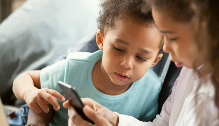 تلفن همراه برای کودکان ،چه زمانی تلفن همراه برای کودکان مناسب است؟ ،تلفن همراه برای کودکان چه زمانی مناسب است؟