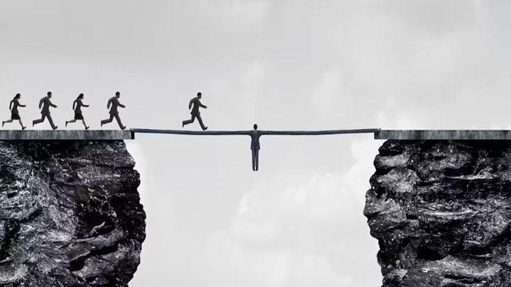 زیاده‌روی در کمک به دیگران