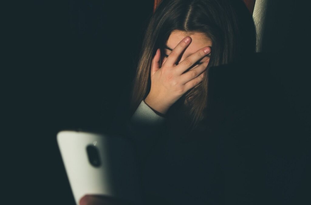 ارسال تصاویر مستهجن برای زنان مجازات دارد