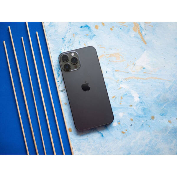 اپل در سکوت خبری به توسعه آیفون ارزان قیمت ادامه می‌دهد