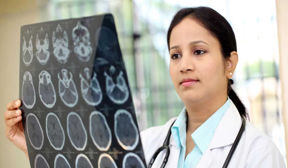 در مراجعه به دکتر مغز و اعصاب انتظار چه معاینه ها و کارهایی را باید داشته باشیم؟