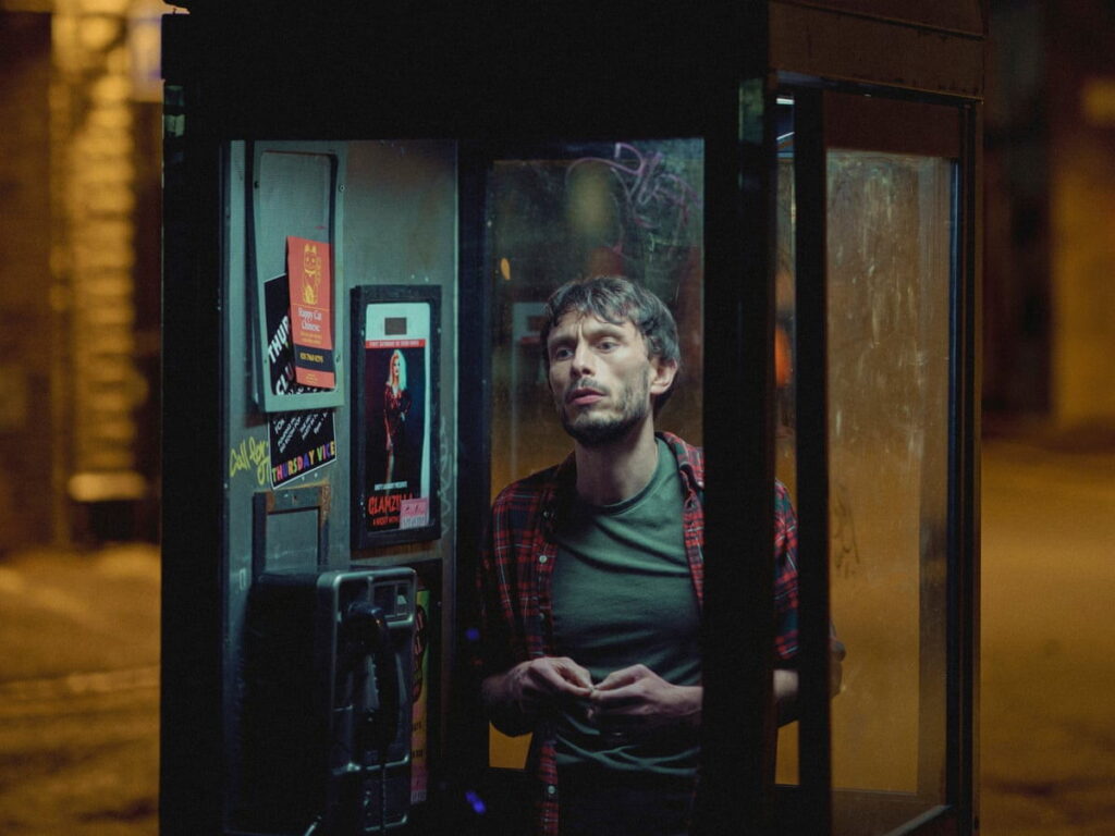 چرا باید به سریال Baby Reindeer (بچه گوزن) دقت کرد؟_رنگو 29 چرا باید به سریال Baby Reindeer (بچه گوزن) توجه کرد؟