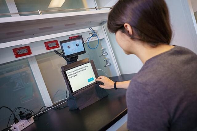 ربات رومیزی می‌تواند به نوعی با فراموشکاری مبارزه کند