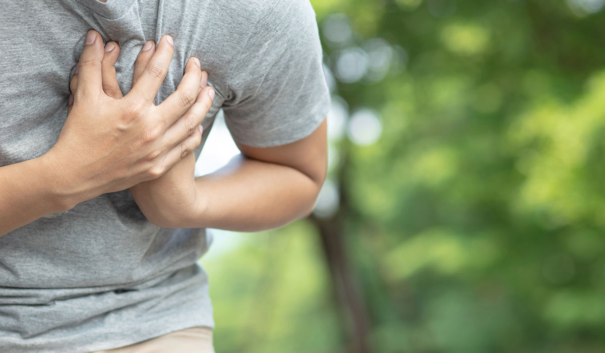 درد سمت راست سینه