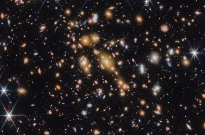 مشاهده شکل‌گیری خوشه‌های ستاره‌ای در ۴۶۰ میلیون سال پس از بیگ بنگ توسط جیمز وب