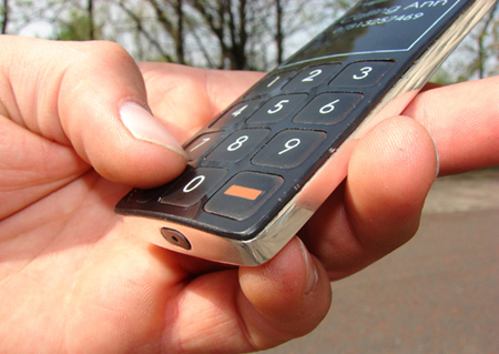 استفاده از موبایل‌های غیرهوشمند رویکرد جدید نوجوانان برای کاهش زمان استفاده از گوشی هوشمند