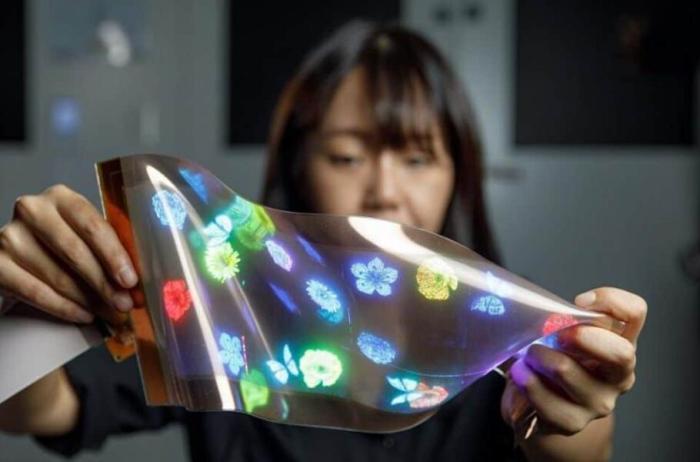 اپل به جای نمایشگر تاشو روی یک نمایشگر کشسان کار می‌کند