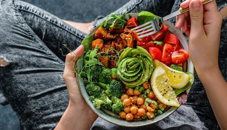 1722462636 696 رژیم گیاه‌ خواری مزایا و معایب راهنمای گیاه خواری