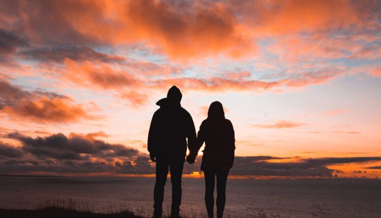 1722954683 438 چطور بفهمیم رابطه عاطفی ما سریع پیش می‌رود یا نه؟ رنگو