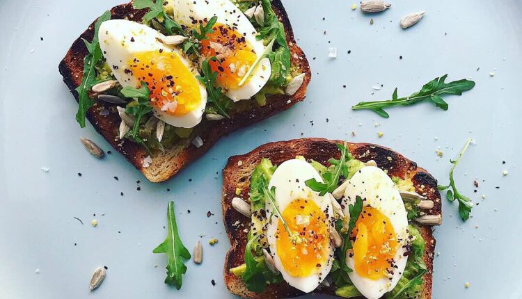 ۱۵ ایده صبحانه برای افت وزن سالم + ۴ مسئله افت وزن ایمن_رنگو 46 1723543350 617 ۱۵ ایده صبحانه برای افت وزن سالم ۴ مسئله