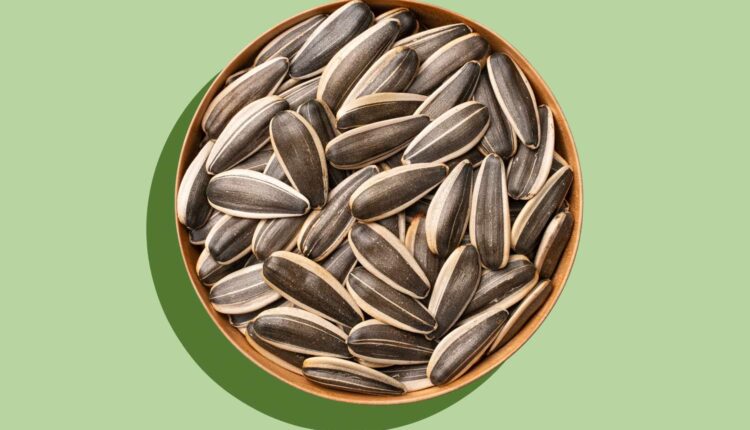 1723651474 275 با مصرف این ۱۱ غذا، با عینک خداحافظی کنید رنگو