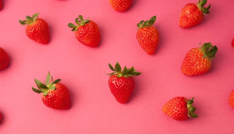 1723651475 553 با مصرف این ۱۱ غذا، با عینک خداحافظی کنید رنگو.webp