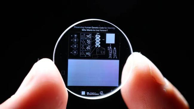 دانشمندان کل ژنوم انسان را در کریستال 5 بعدی ذخیره کردند