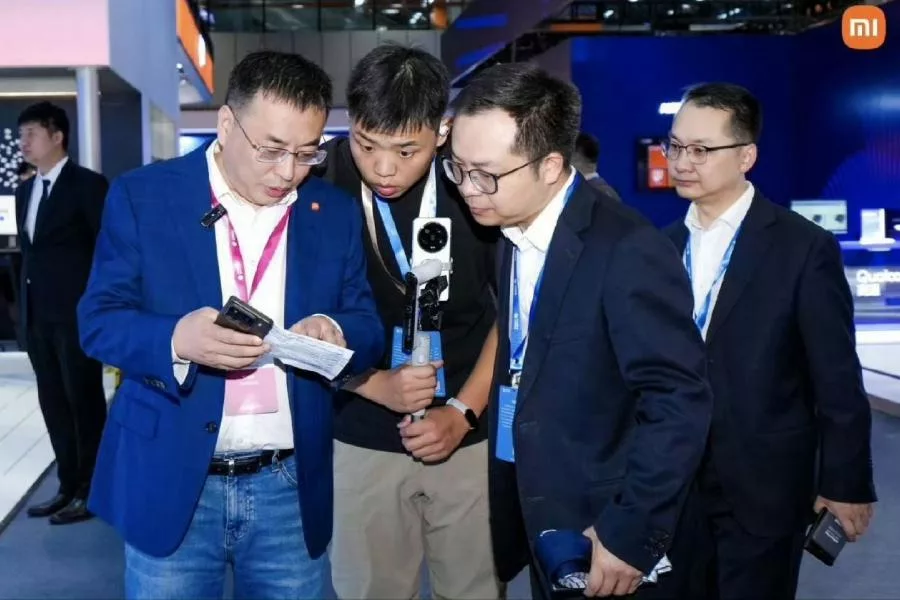 شیائومی 15 پرو برای اولین‌بار در دست مدیر این شرکت رؤیت شد