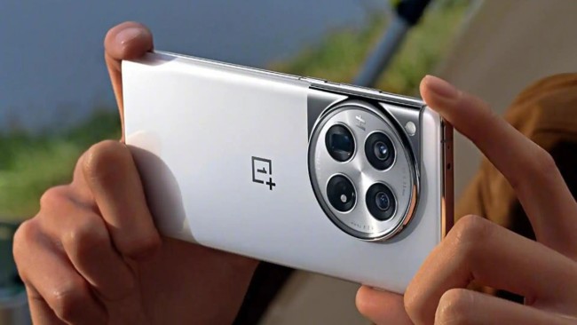  وان پلاس از گوشی OnePlus 13 با طراحی جدید و قدرتی بی‌نظیر رونمایی کرد