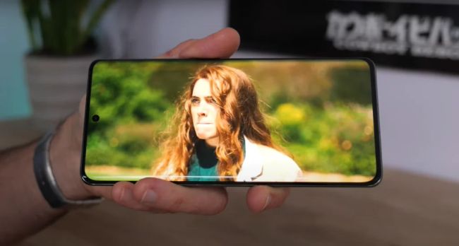 گوشی OnePlus 13 به یک نمایشگر با فناوری پیشرفته مجهز است