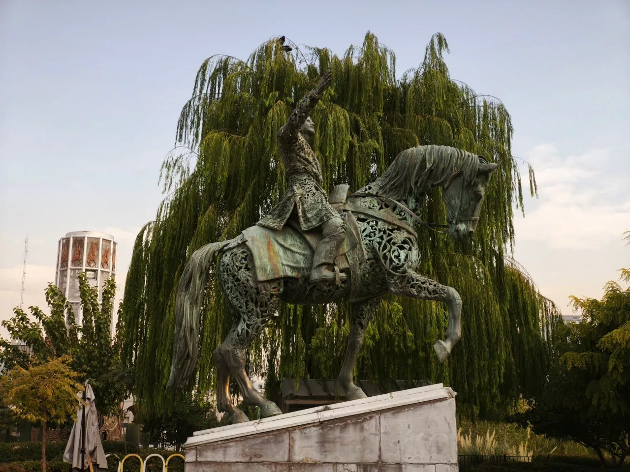 1730889947 121 بازدید گوشی Xiaomi 14T بین‌رده پرادعا رنگو.webp