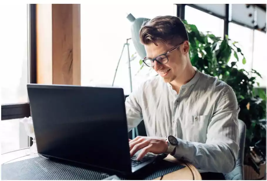 1733718543 290 جواب به ابراز علاقه در موقعیت‌های گوناگون؛ از ابراز علاقه.webp