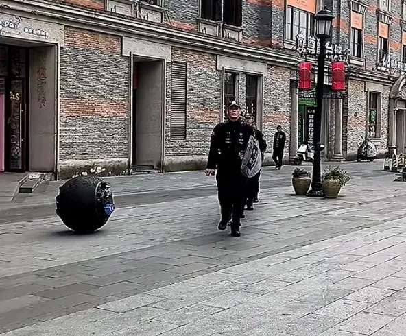 با ربات های کروی هوشمند پلیس چین آشنا شوید + ویدیو_رنگو 14 1734064825 438 با ربات های کروی هوشمند پلیس چین آشنا شوید.webp