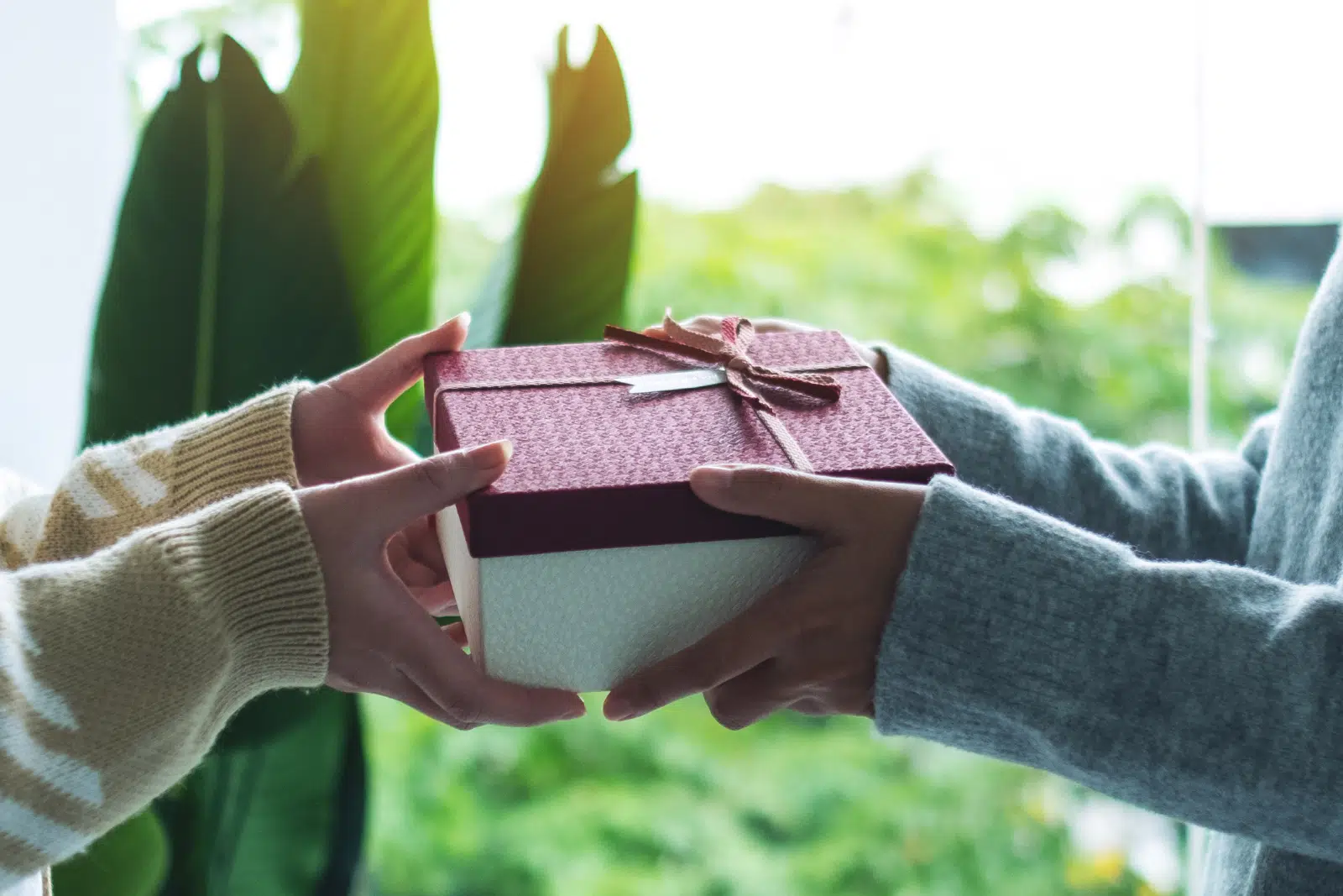 کادو روز مادر چی بخریم؟ ۳۰ کادو برای روز مادر.webp