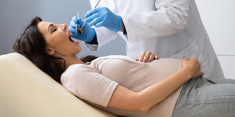 چه وقتی باید به دندانپزشک مراجعه کنیم؟ ۱۰ نشانه