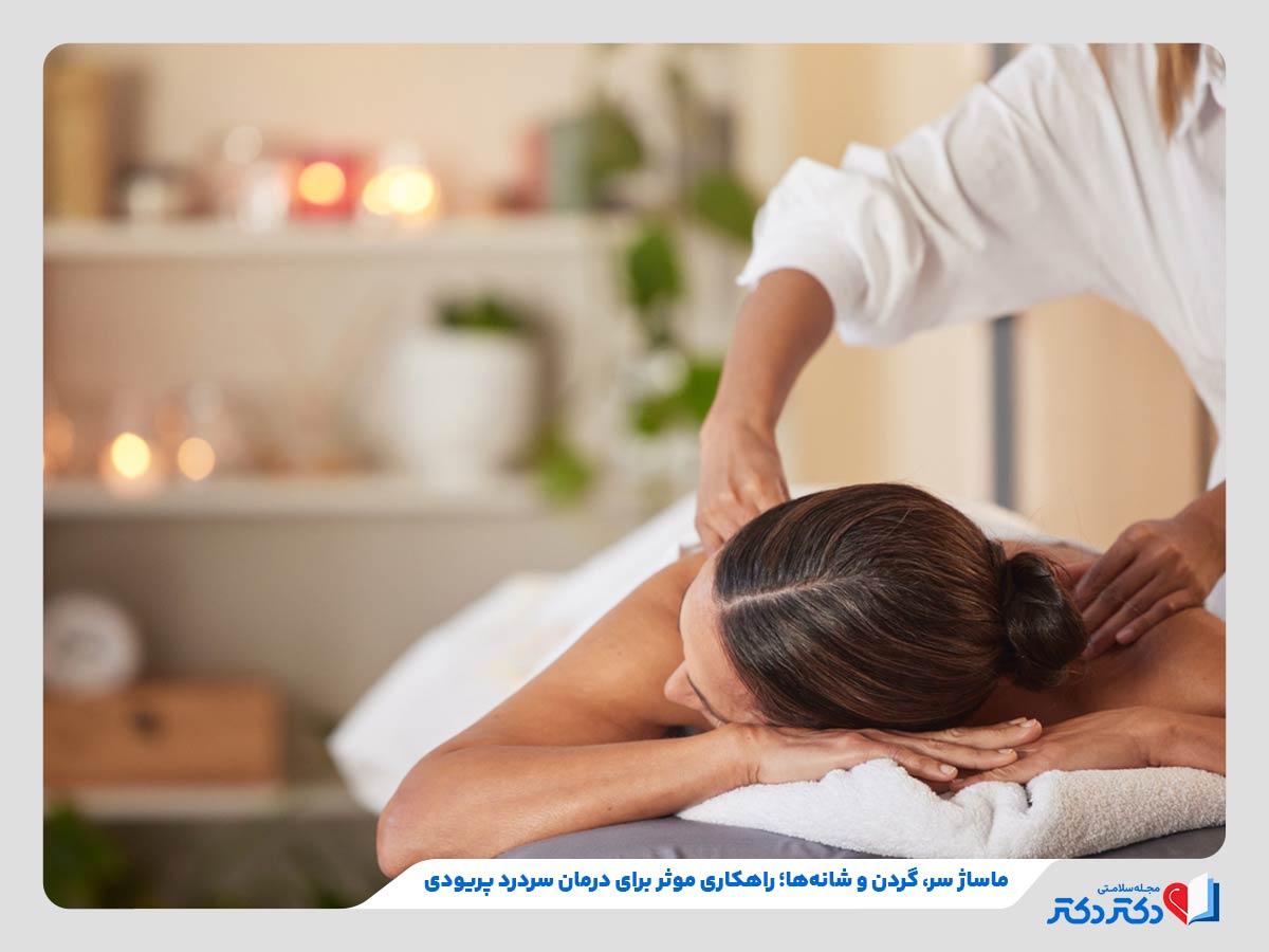 سردرد پریودی چیست؟ علل و پیشگیری+ جدول درمان و سوالات متداول_رنگو 6 زن در حال دریافت ماساژ گردن و شانه برای درمان سردرد پریودی