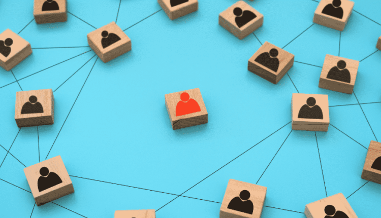 ۱۰ ویژگی رفتاری افراد دورو در رابطه عاطفی_رنگو 18 ۱۰ ویژگی رفتاری افراد دورو در رابطه عاطفی رنگو