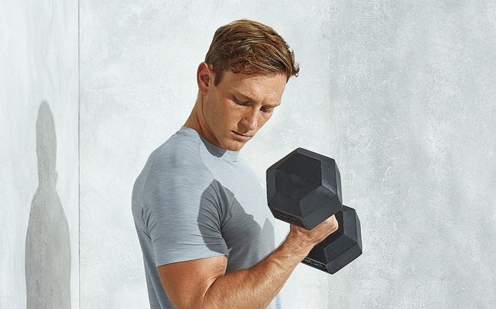 ورزش با دمبل؛ ۲۷ تمرین با دمبل برای تحکیم عضلات_رنگو 62 ورزش با دمبل - آیا می توانیم با دمبل عضله بسازیم