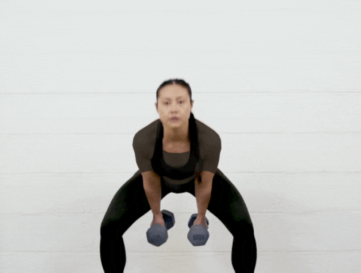 ورزش با دمبل؛ ۲۷ تمرین با دمبل برای تحکیم عضلات_رنگو 70 ورزش با دمبل - سوئینگ دمبل