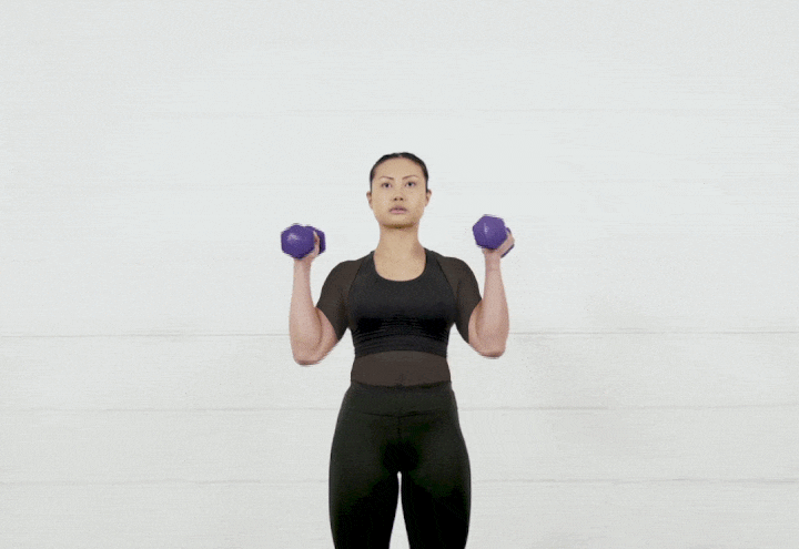 ورزش با دمبل؛ ۲۷ تمرین با دمبل برای تحکیم عضلات_رنگو 66 ورزش با دمبل - پرس سرشانه