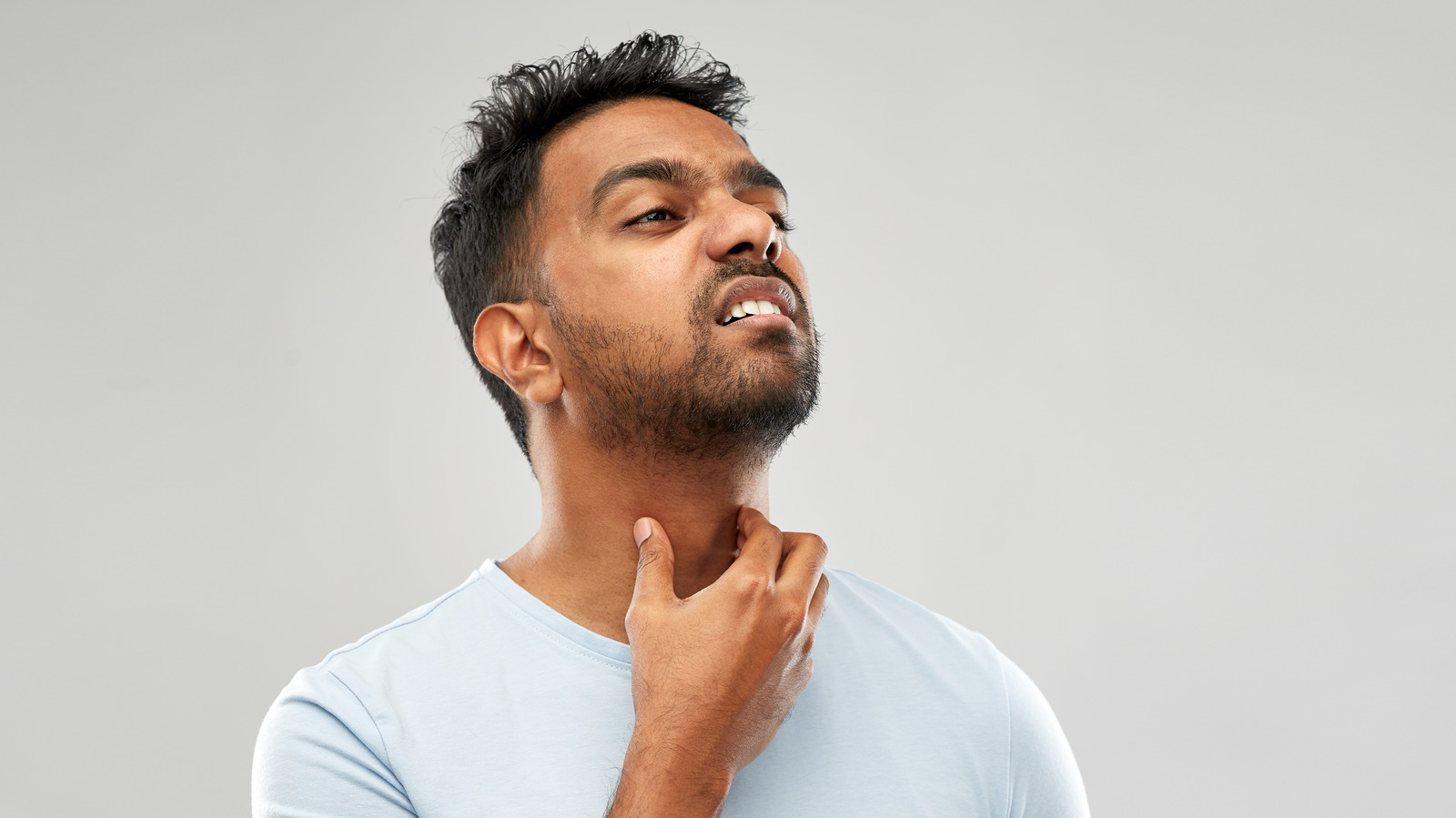 1741934560 135 سیب گلو یا سیب آدم؛ ساختار، اندازه، جراحی چطور