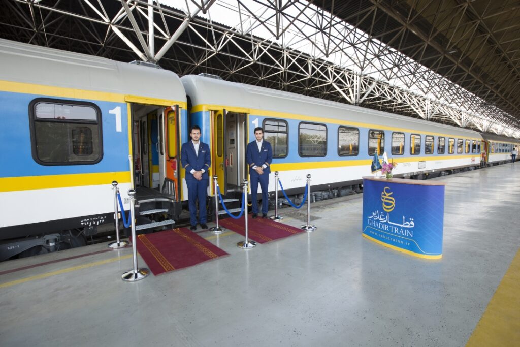 1742308397 899 چطور می‌توانیم بلیط لحظه آخری قطار فدک تهران مشهد اشکار