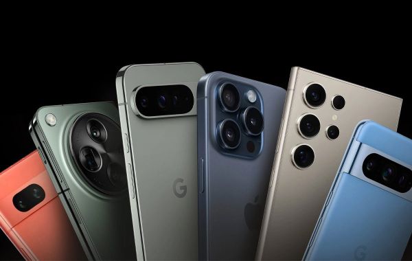 مقایسه طراحی و چینش دوربین در گوشی‌های پرچمدار برندهای مختلف از جمله اپل، سامسونگ، گوگل، هواوی و شیائومی در پس‌زمینه مشکی جذاب