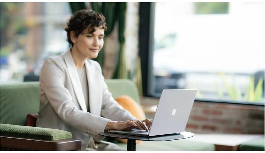 1746042073 863 ۳۰ ایده کادو روز دختر؛ از کادوهای خاص تا هدیه‌های