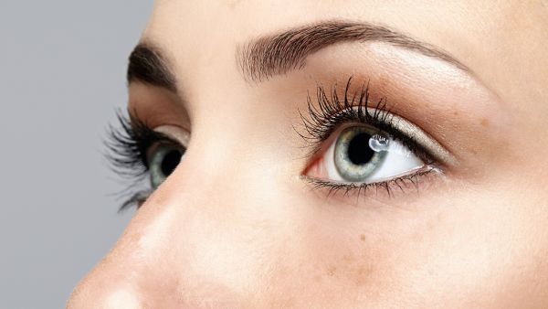 1747033306 660 آیا لیفت ابرو علتپر پشت شدن آن می بشود؟ رنگو