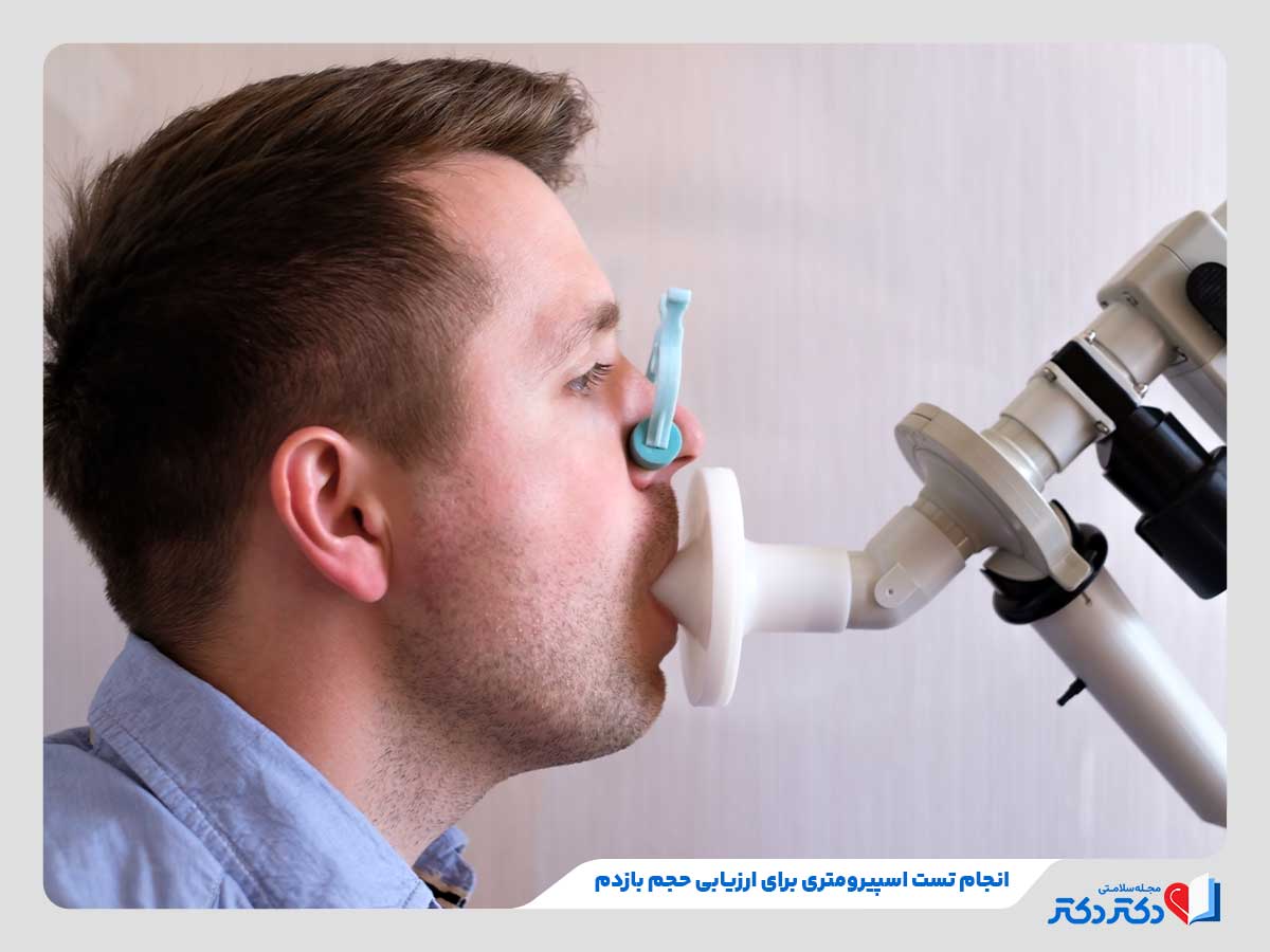 معارفه همه بیماری های ریه + راه حلهای پشگیری و درمان انواع آن_رنگو 22 فرد در حال انجام آزمایش اسپیرومتری برای تشخیص انواع بیماری ریوی