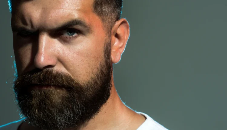 رابطه با مرد آلفا: آیا با یک مرد آلفا رابطه دارید؟ + ویژگیها مرد آلفا در رابطه_رنگو 36 مرد ریش دار اخمو