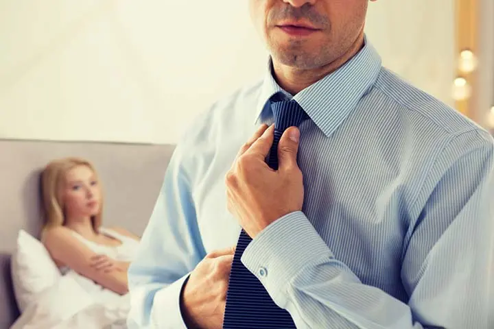 تغییر در عادات ارتباطی یکی از نشانه های خیانت مردان است