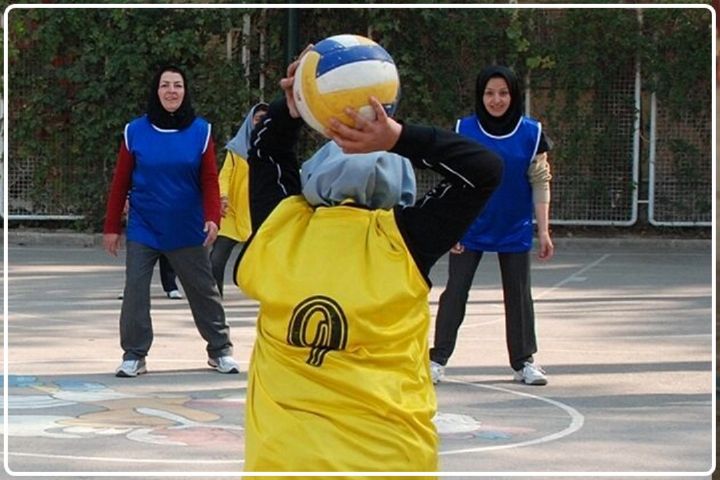 ۲۰ بازی گروهی در مدرسه (از دبستان تا دبیرستان)_رنگو 22 وسطی بازی کردن دخترها در حیاط مدرسه