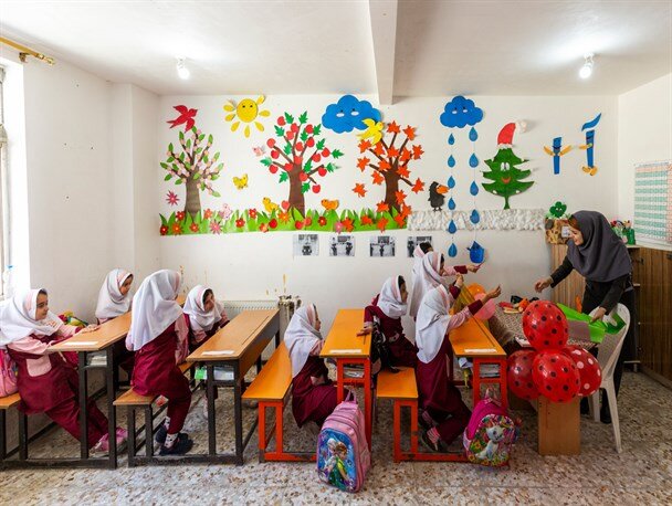 ۲۰ بازی گروهی در مدرسه (از دبستان تا دبیرستان)_رنگو 30 دختر بچه ها در مدرسه