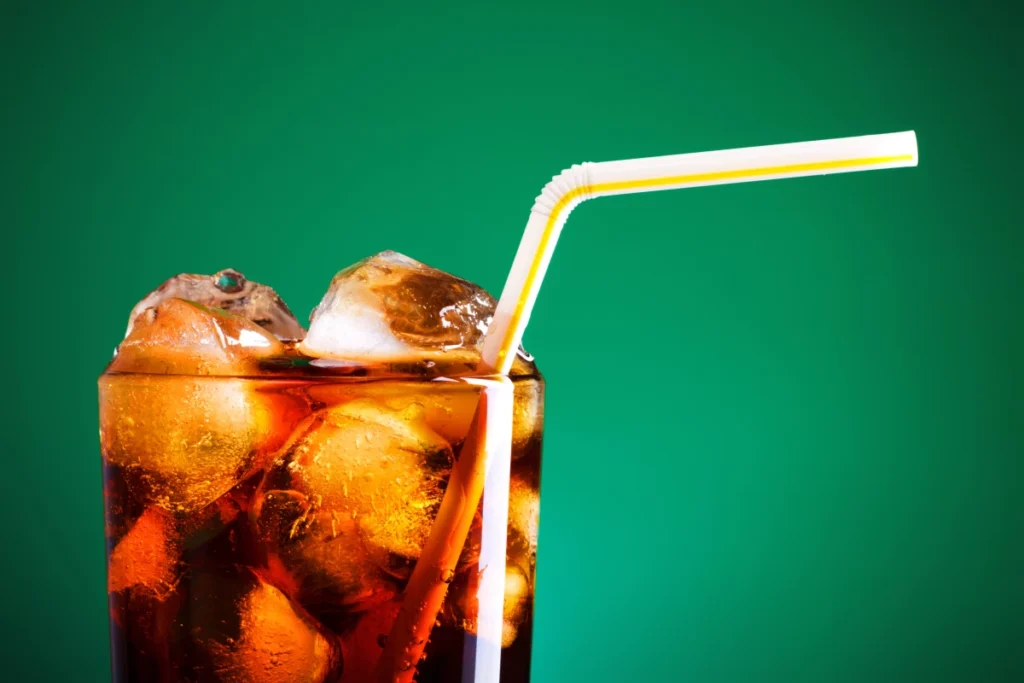 تاثییر نوشابه رژیمی بر دیابت: دوست یا دشمن؟ بازدید کامل مزایا، معایب و حقایق علمی_رنگو 10 روی دیگر سکه؛ معایب و نگرانیهای بلندمدت علمی