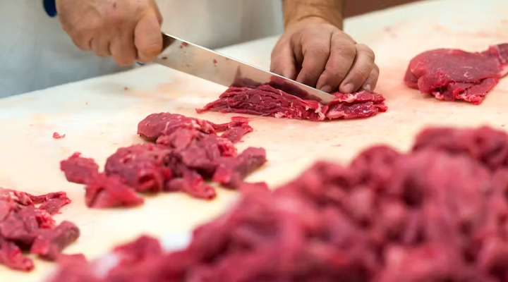 1758421046 401 گوشت تازه و منجمد چه تفاوت‌هایی دارند؟ آیا گوشت تازه