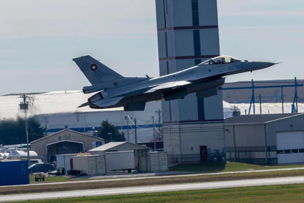 چه کشورهایی از آمریکا جنگنده میخرند؟_رنگو 2 جنگنده F-16 Fighting Falcon